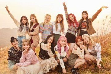 IZ*ONE rilis musik terbaru dengan UNIVERSE