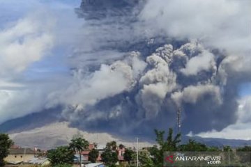 Kemarin, Gunung Sinabung meletus hingga kasus COVID-19 bertambah