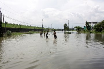 Pemkab Sidoarjo kerahkan tujuh pompa tangani banjir Porong