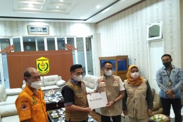 Wali Kota Palangka Raya bawa tiga truk bantuan untuk Banjarmasin