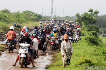 Banjir di jalan raya Porong