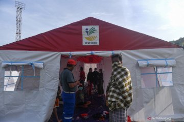 Tenda COVID-19 untuk pengungsi gempa