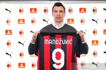 Mario Mandzukic resmi berseragam AC Milan