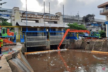 Tim UPK Badan Air Manggarai antisipasi banjir bandang di Bogor