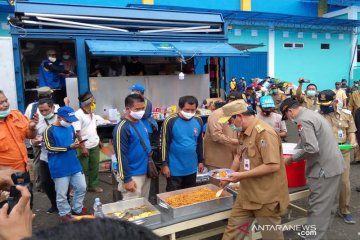 Gubernur Kalsel cicipi masakan di dapur umum Barito Utara