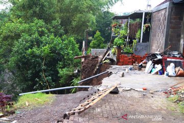 Tim gabungan sisir Sungai Bango  cari korban yang terseret arus