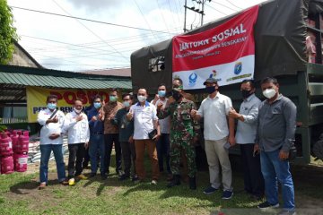 Bantuan dari asosiasi untuk bencana banjir di Bengkayang mengalir