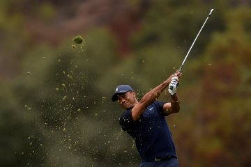 Tiger Woods absen dua turnamen setelah operasi punggung