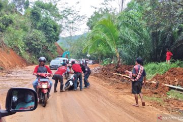 BPJN Sulbar pastikan akses transportasi jalan trans Sulawesi lancar