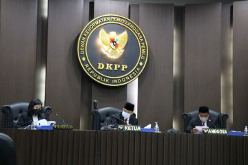 Sonimo Lani diberhentikan dari jabatan Ketua KPU Kabupaten Jayawijaya