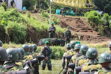 Danrindam XIII/Merdeka tutup Diklatpur 375 Prajurit Infanteri