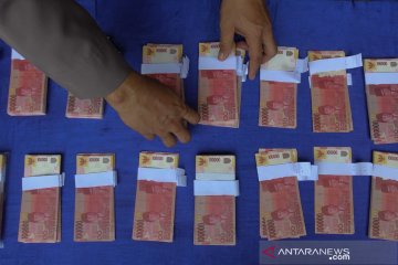 Polisi ungkap peredaran uang palsu di PKL Surabaya