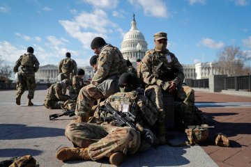12 anggota Garda Nasional dibebastugaskan jaga pelantikan presiden AS