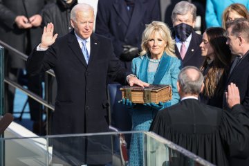 Merawat demokrasi dan persatuan, tantangan terberat Joe Biden