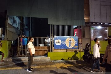 Satpol PP Jakarta Barat temukan minuman keras di tempat futsal