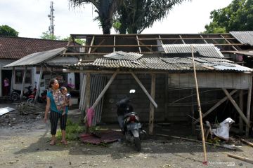 Hoaks! Puting beliung di Bali hancurkan rumah-pura pada 14 Juli