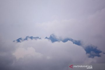 Status Gunung Raung naik jadi waspada