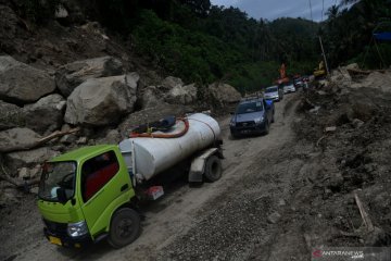 Jalan Poros Majene-Mamuju sudah bisa dilalui kendaraan