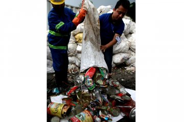 Soroti sampah di gunung, Nepal ubah sampah Everest jadi karya seni