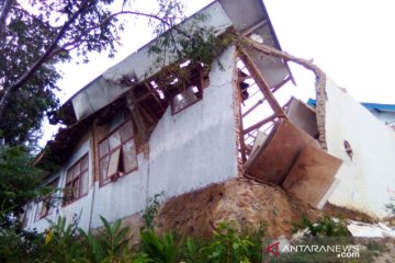 BPBD Cianjur: Dua desa dilanda longsor dan angin kencang