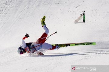 Aksi atlet ski pada lomba Men's Downhill Alpine Skiing