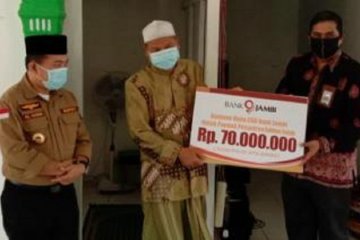 Bupati Merangin serahkan CSR Bank 9 Jambi untuk Ponpes Al Fatah