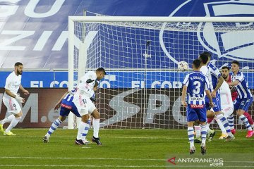 Hazard dan Benzema bawa Real gulung Alaves 4-1