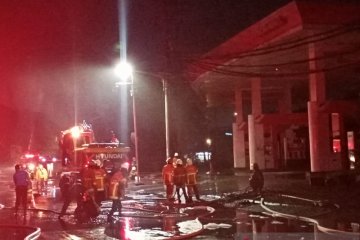 Terjadi lima kali ledakan di kawasan SPBU Margomulyo Surabaya