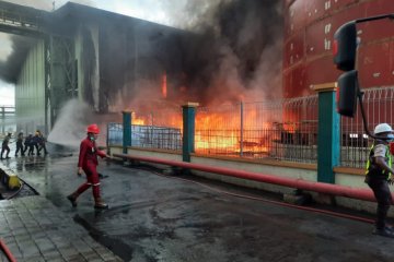 Gudang CPO di Teluk Bayur terbakar, 120 personel damkar dikerahkan