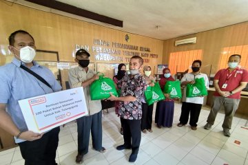 Alfamart salurkan program donasi konsumen di sejumlah kota di Jatim