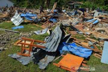 Gedung sekolah rusak parah akibat gempa di Mamuju