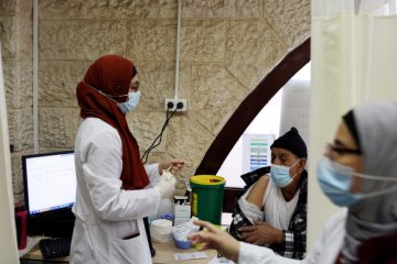 Israel berbagi vaksin COVID dengan Palestina, Honduras, Ceko
