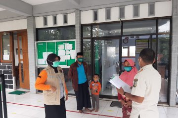 Satpol PP hentikan pembelajaran tatap muka dua SMK di Tulungagung