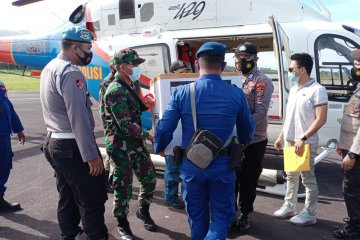 Helikopter Polri distribusikan vaksin COVID-19 ke wilayah kepulauan