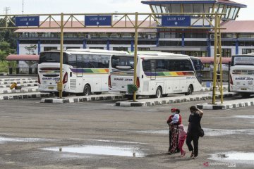 Penurunan penumpang bus AKAP selama PPKM
