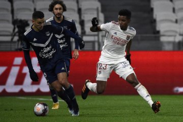 Lyon puncaki klasemen Liga Prancis berkat kemenangan 2-1 atas Bordeaux