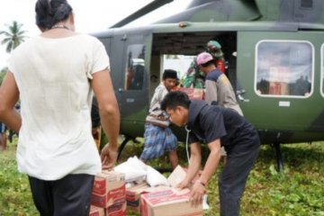 TNI salurkan logistik pengungsi Mamuju dengan helikopter