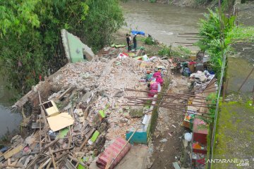 77 rumah rusak diterjang banjir Sungai Bedadung, Jember-Jatim