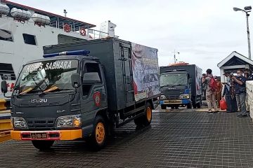 Polda Malut kirim seribu paket sembako untuk pengungsi banjir di Halmahera Utara