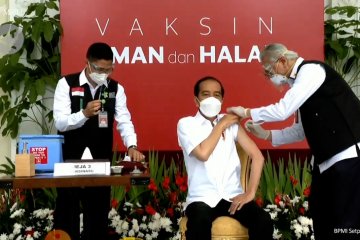 Presiden Jokowi terima suntikan dosis pertama vaksin COVID-19