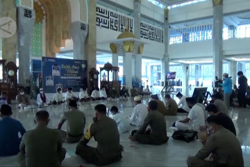 Umat muslim Kendari dari 353 masjid dzikir akbar