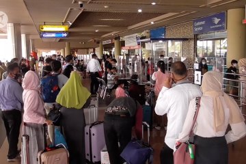 10 ribu penumpang padati Hang Nadim pada puncak arus balik Nataru