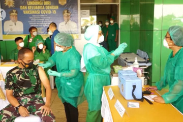 20 relawan menerima vaksinasi COVID-19 di Papua