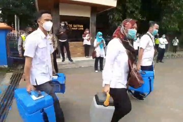Jelang vaksinasi, Dinkes Kota Bandung distribusikan vaksin COVID-19 ke 80 puskesmas