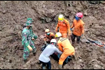 Korban longsor ke-16 dievakuasi dan diidentifikasi