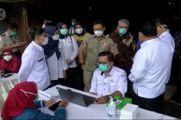 Menkes tinjau vaksinasi massal di Yogyakarta