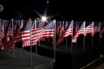 Ribuan bendera mewakili warga Amerika pada pelantikan Biden – Harris