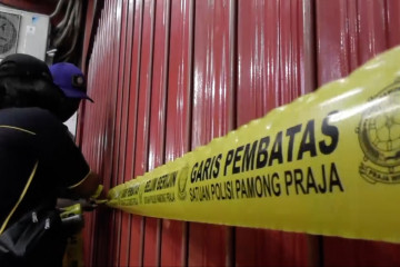 Satpol PP Kota Semarang segel toko pelanggar PPKM