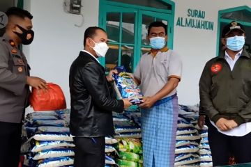 Bupati Bangka antar 900 sembako untuk korban banjir rob 