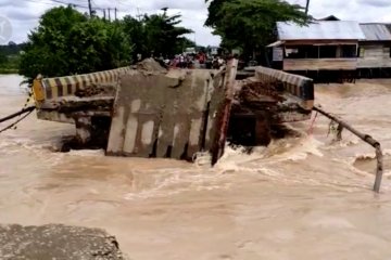 Jembatan di Banjar roboh, jalur trans Kalsel-Kaltim terputus